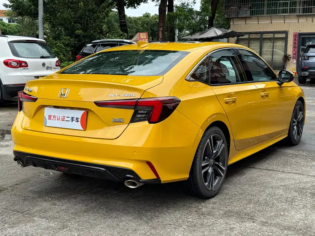 Integra 240 TURBO CVT Premium