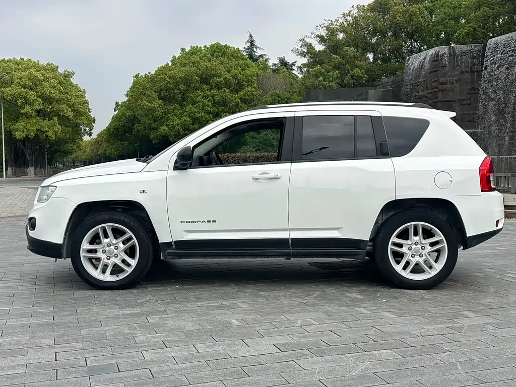 Compass (Import) 2.4 L 4 WD Luxury