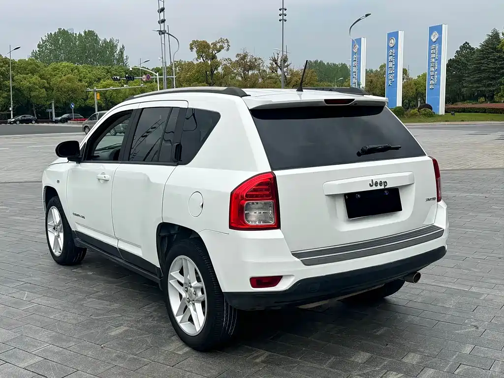 Compass (Import) 2.4 L 4 WD Luxury