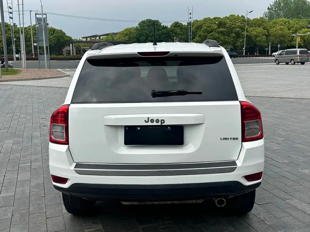 Compass (Import) 2.4 L 4 WD Luxury