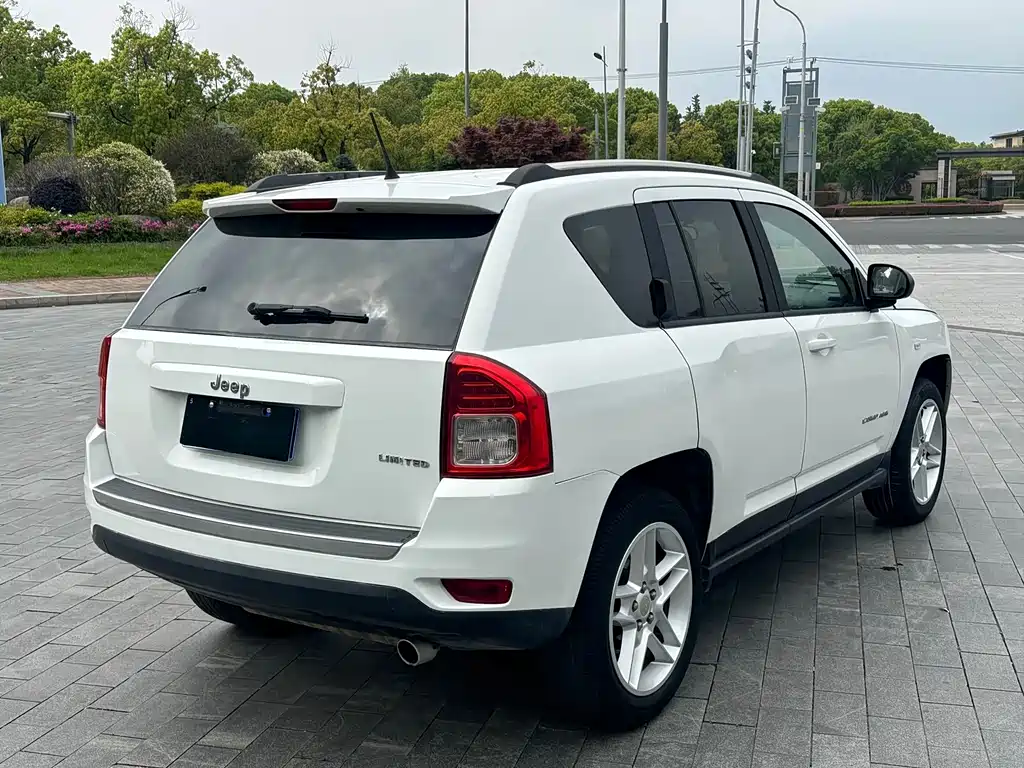 Compass (Import) 2.4 L 4 WD Luxury