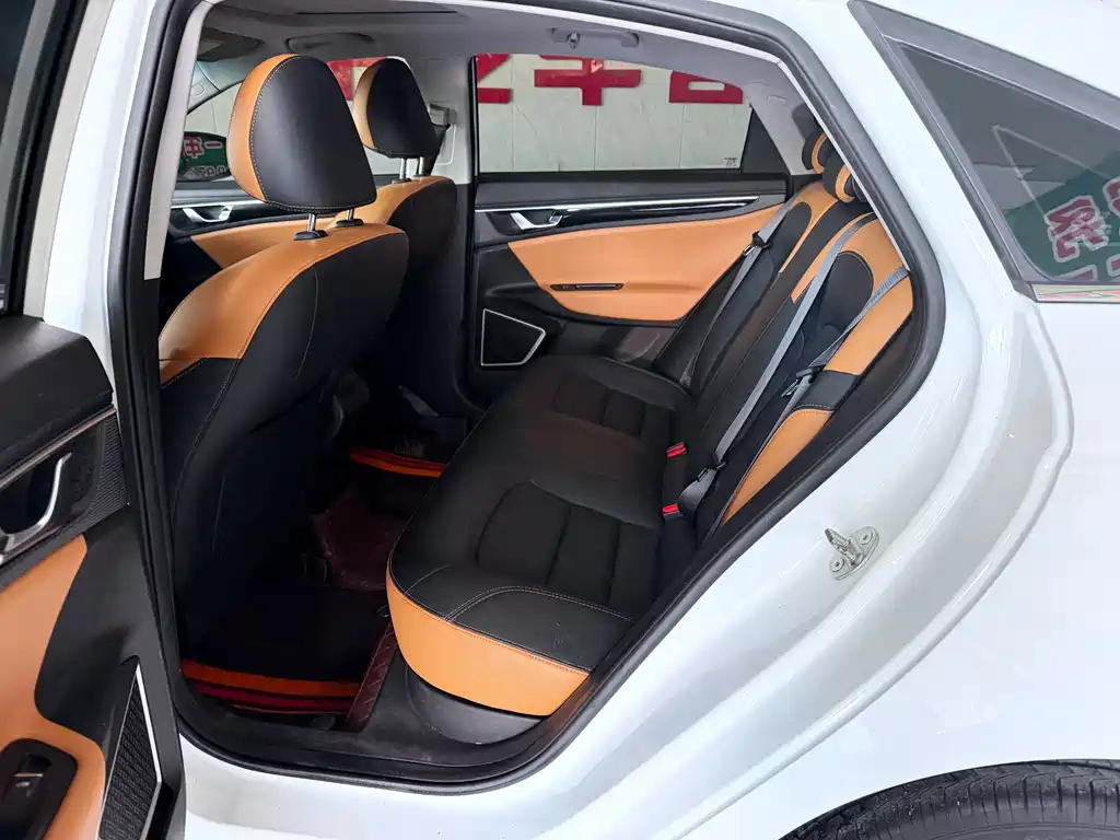 Emgrand GL 1.4 T CVT Luxury