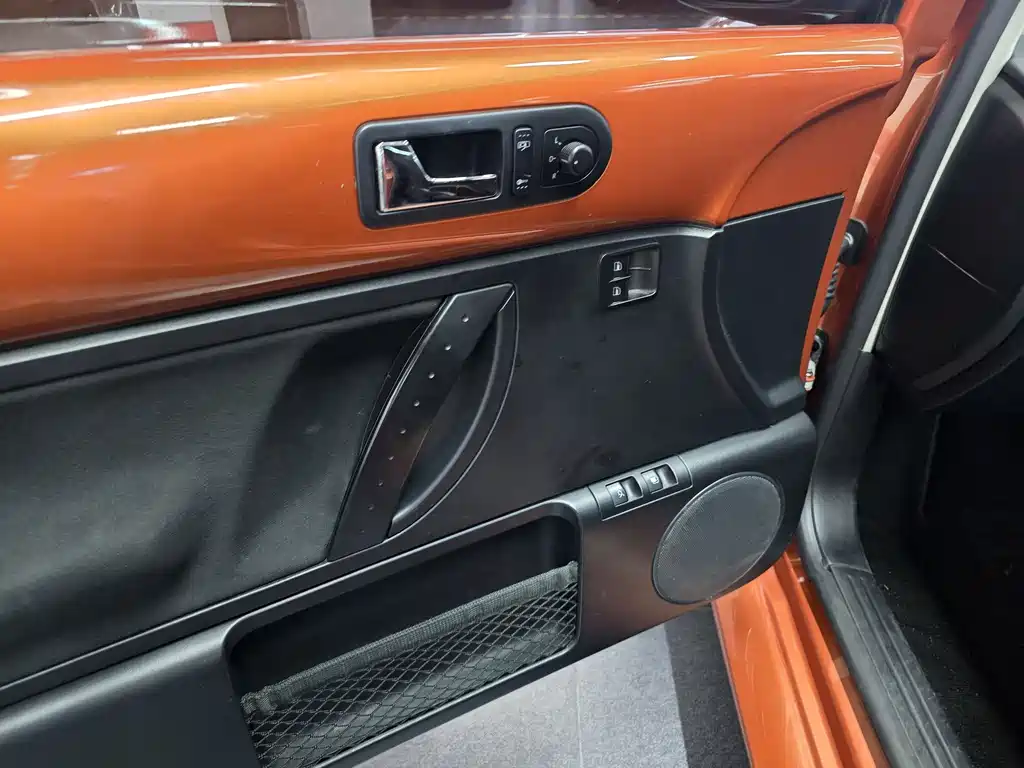 Beetle 2.0 BlackOrange Luxury