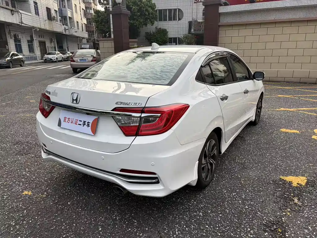 Crider 1.8 L CVT Comfort