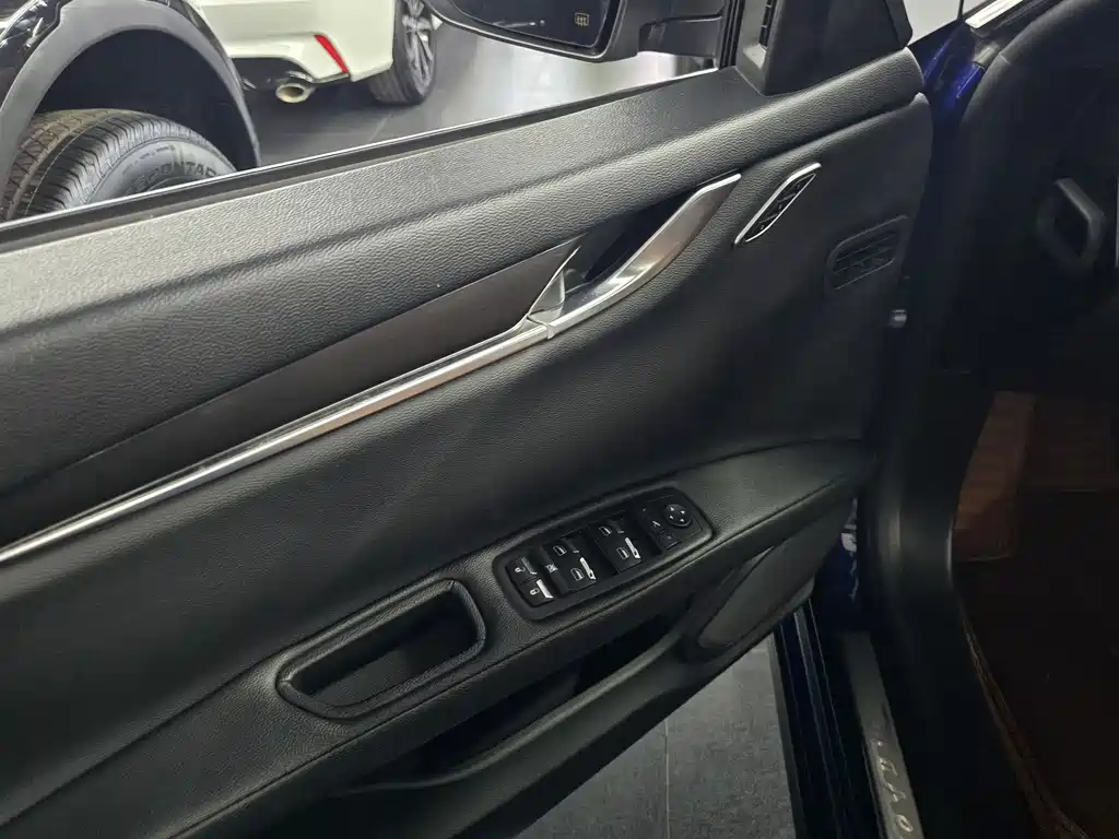Ghibli 3.0 T Standard