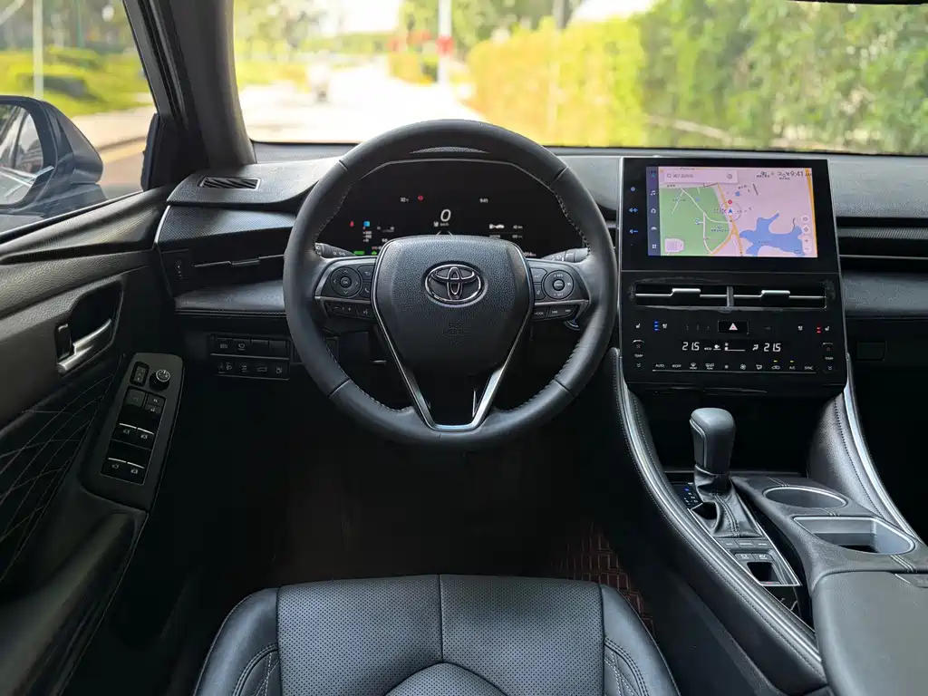 Avalon Dual Engine 2.5 L XLE Distinguished