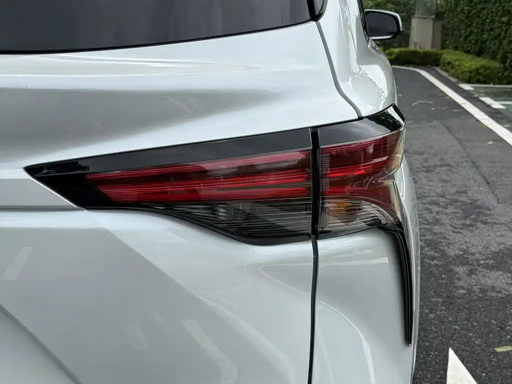 Sienna 2.5 L Hybrid Distinguished