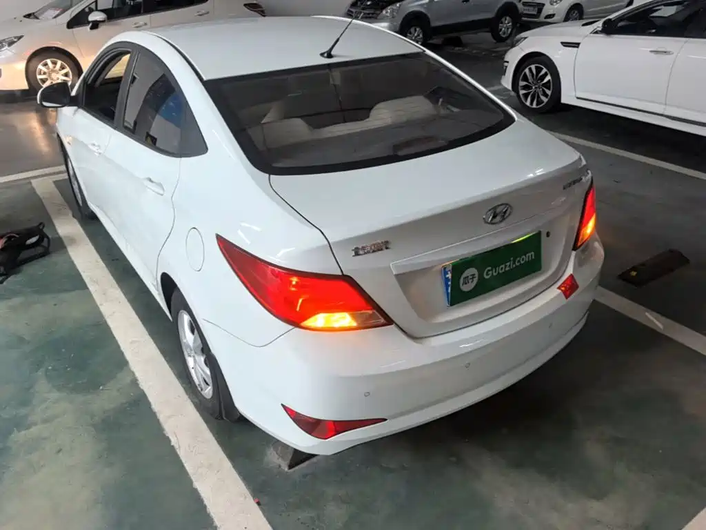 Accent 1.4 L Auto Intelligent GLS
