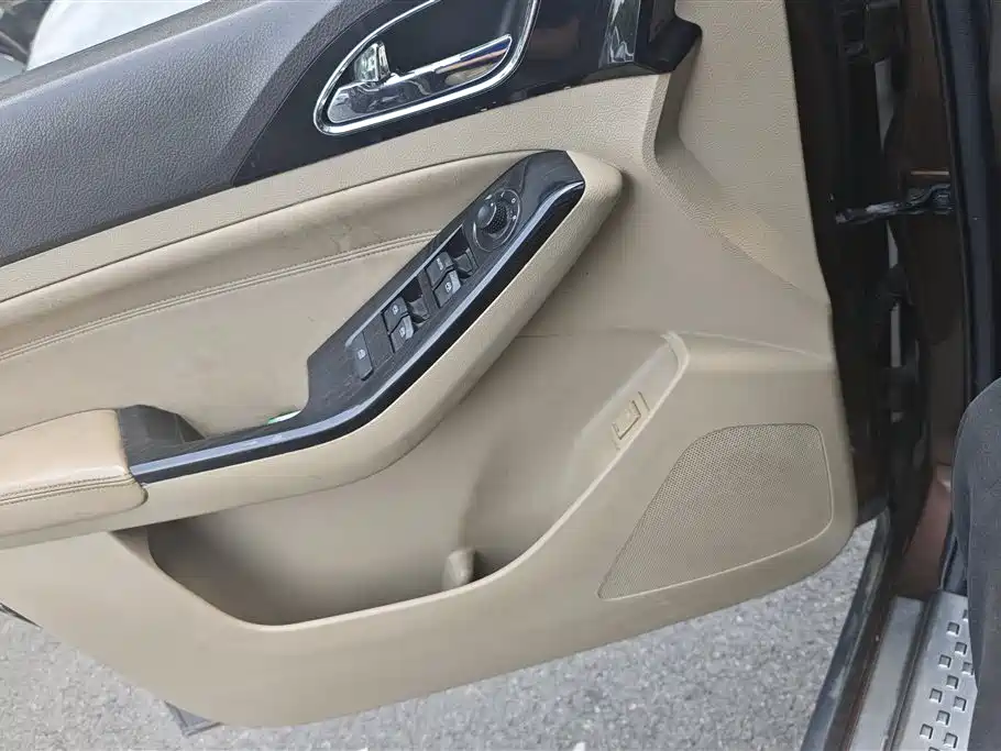 Baojun 730 宝骏730 2015款 1.8 L 手动豪华导航ESP版 7座