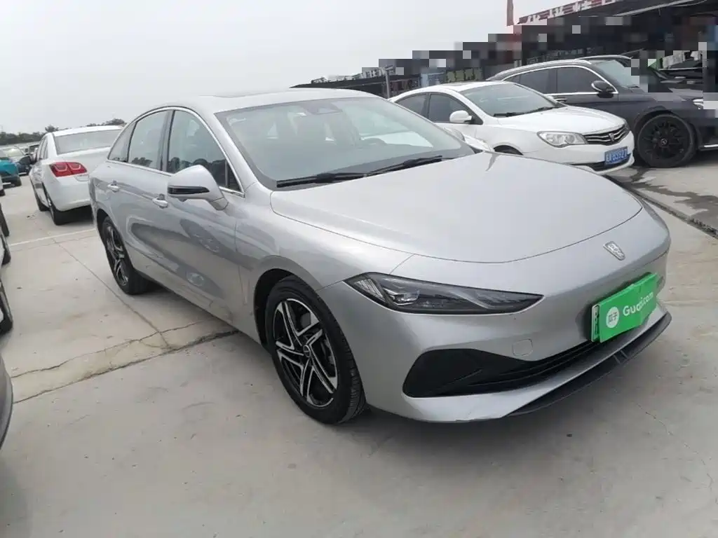 Roewe D7 DMH 125 km Flagship