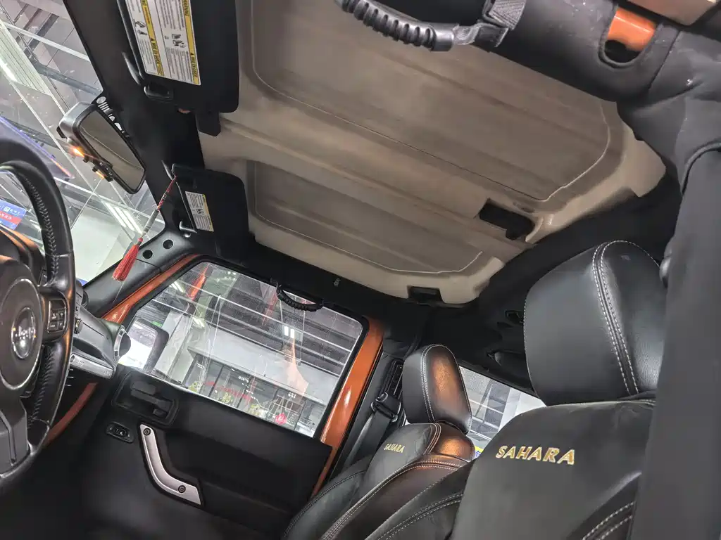 Wrangler 牧马人 2013款 3.6 L 两门十周年纪念版
