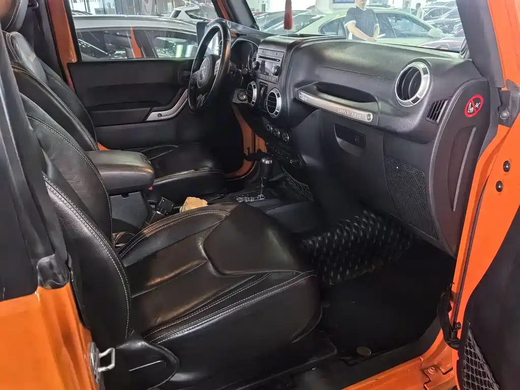 Wrangler 牧马人 2013款 3.6 L 两门十周年纪念版