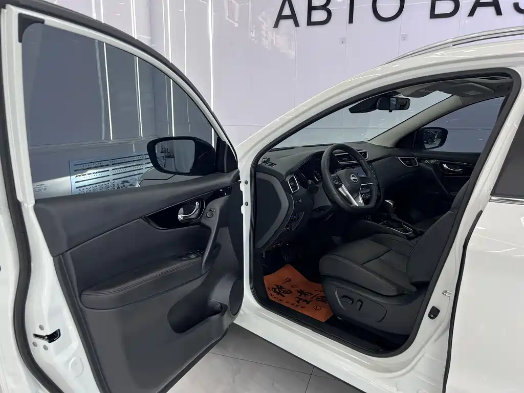 Qashqai Classic 2.0 L CVT XV+ Leading
