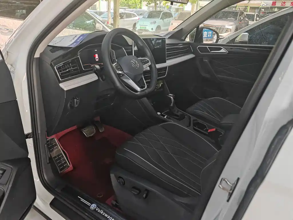 Tiguan L Outstanding 300 TSI Auto 2 WD Dragon