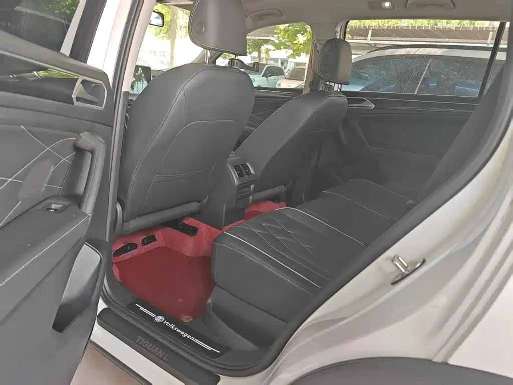 Tiguan L Outstanding 300 TSI Auto 2 WD Dragon