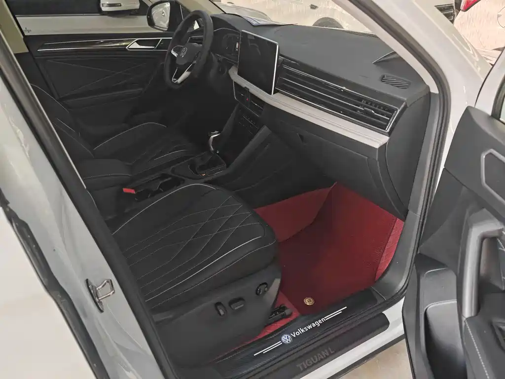 Tiguan L Outstanding 300 TSI Auto 2 WD Dragon