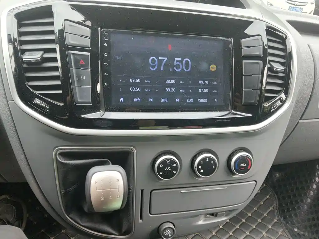Xintu V80 2.5 T Classic6-speed Manual Aoyuntong LWB Mid Roof 7-seat