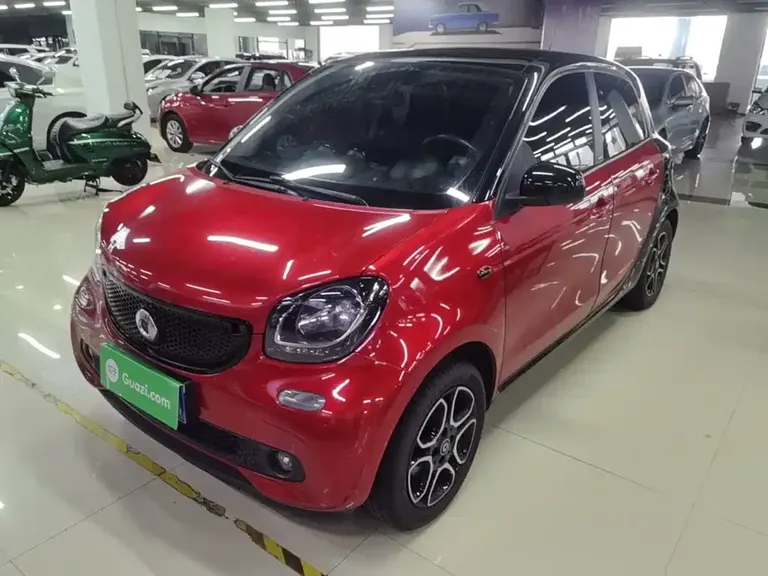 smart forfour 0.9 T 66 kW Pioneer