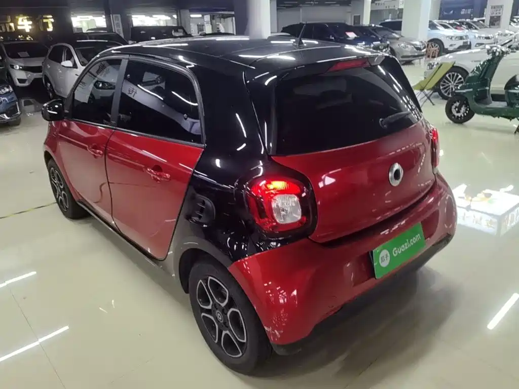 smart forfour 0.9 T 66 kW Pioneer