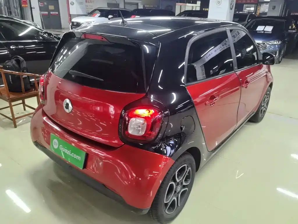 smart forfour 0.9 T 66 kW Pioneer