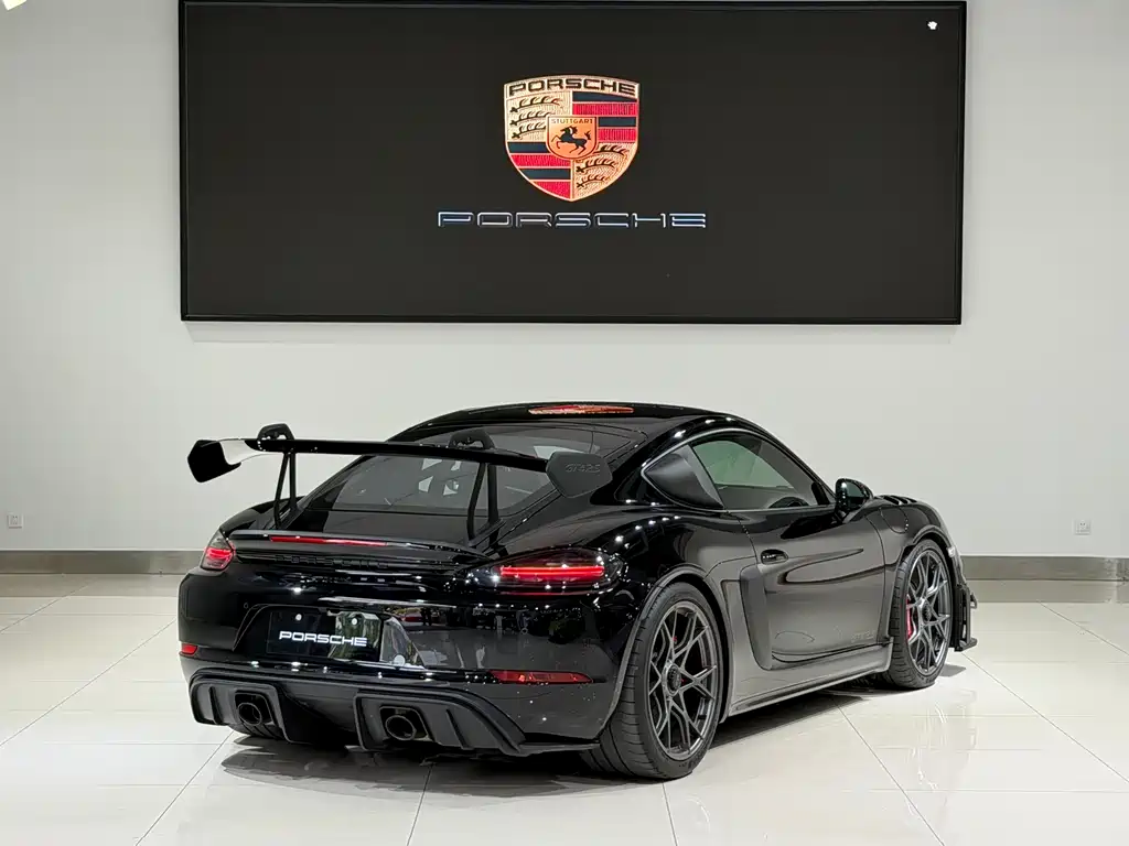 Porsche 718 Cayman GT4 RS 4.0 L