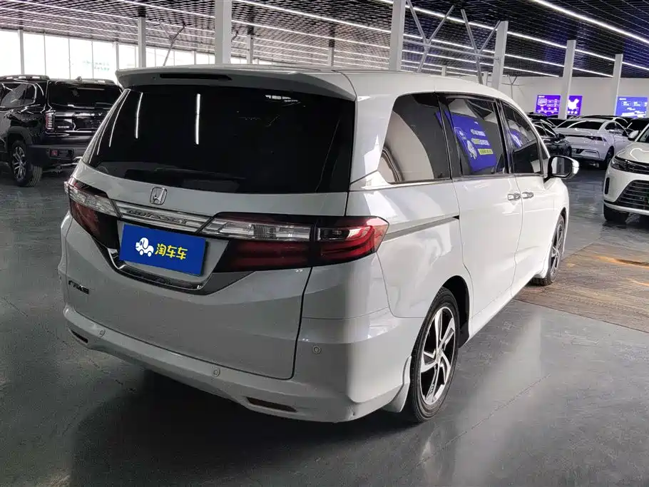 Odyssey Facelift 2.4 L Luxury