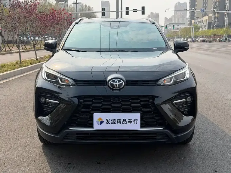 Toyota Wildlander 2.0 L CVT 2 WD Luxury PLUS