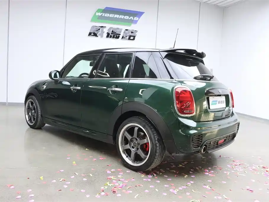 MINI 1.5 T COOPER Racer 5-door