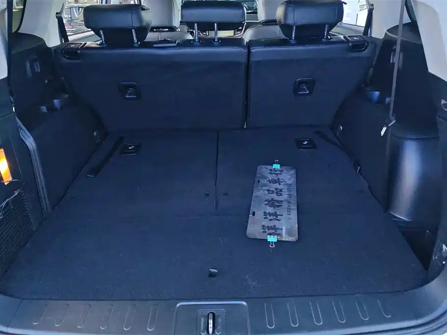 GAC Trumpchi GS8 320 T 2 WD Luxury Connected (7-seat)
