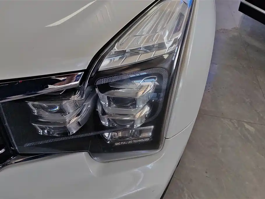 GAC Trumpchi GS8 320 T 2 WD Luxury Connected (7-seat)