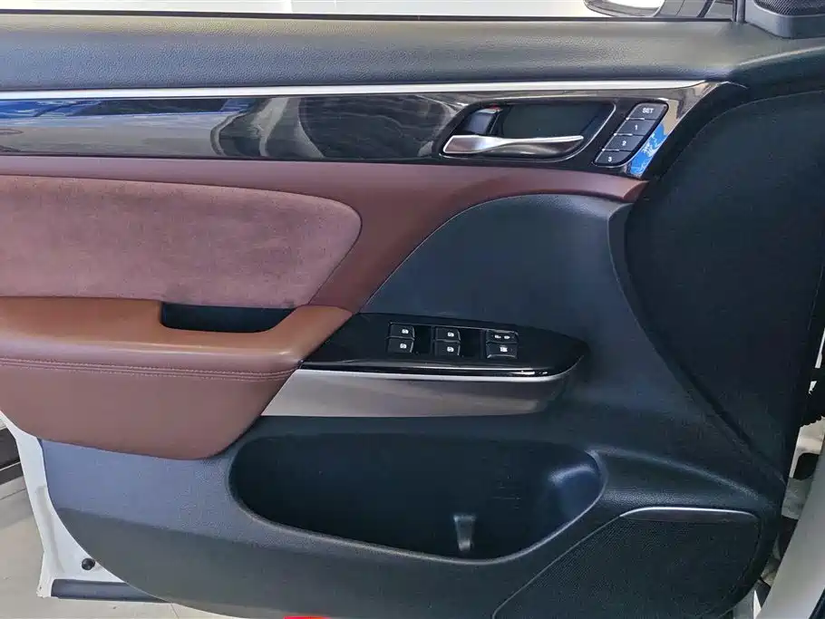 GAC Trumpchi GS8 320 T 2 WD Luxury Connected (7-seat)