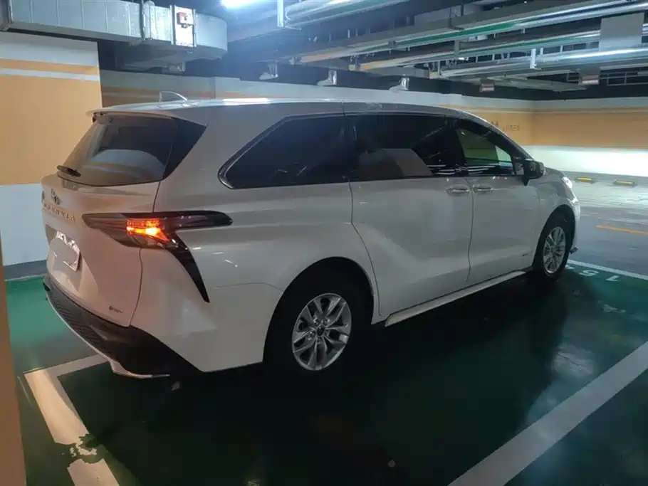 Granvia 2.5 L Hybrid Comfort