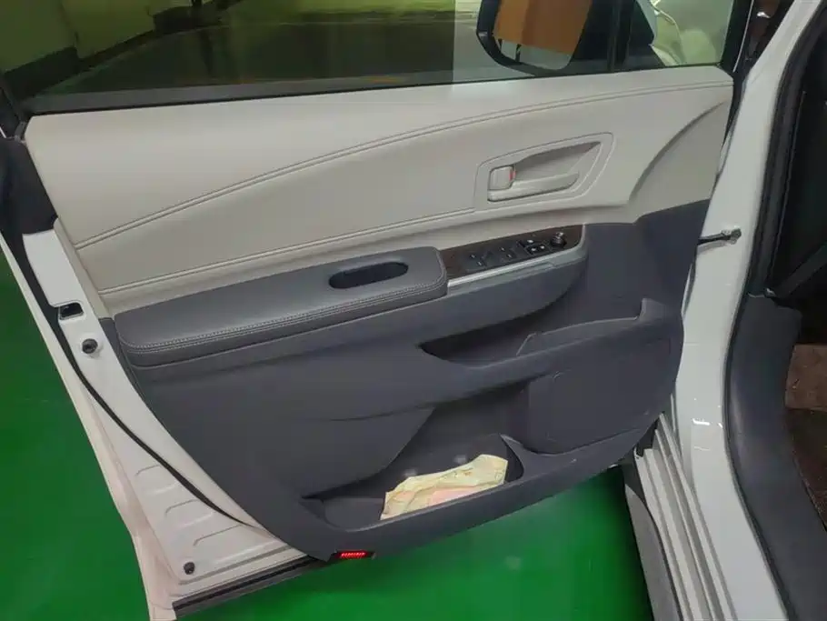 Granvia 2.5 L Hybrid Comfort