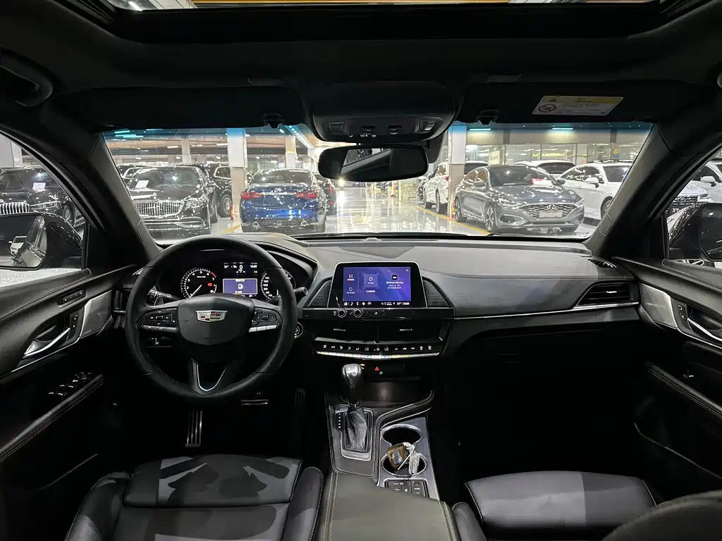 Cadillac CT4 28 T Distinguished