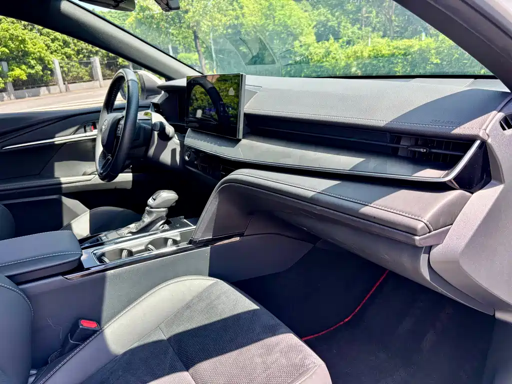 Camry Dual Engine 2.0 HXS Sport Plus