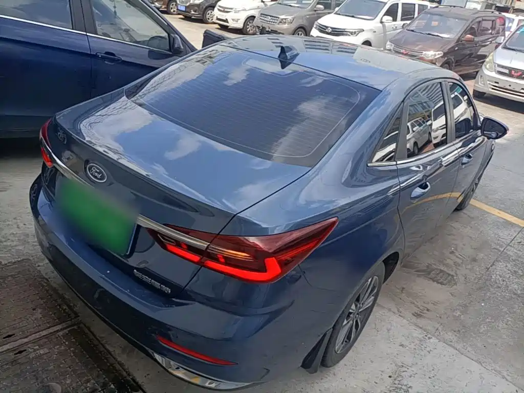 Escort 1.5 L Auto Diamond