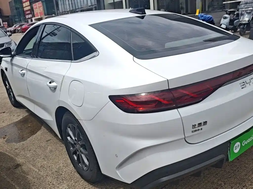 Qin L DM-i Smart Drive 80 KM Leading