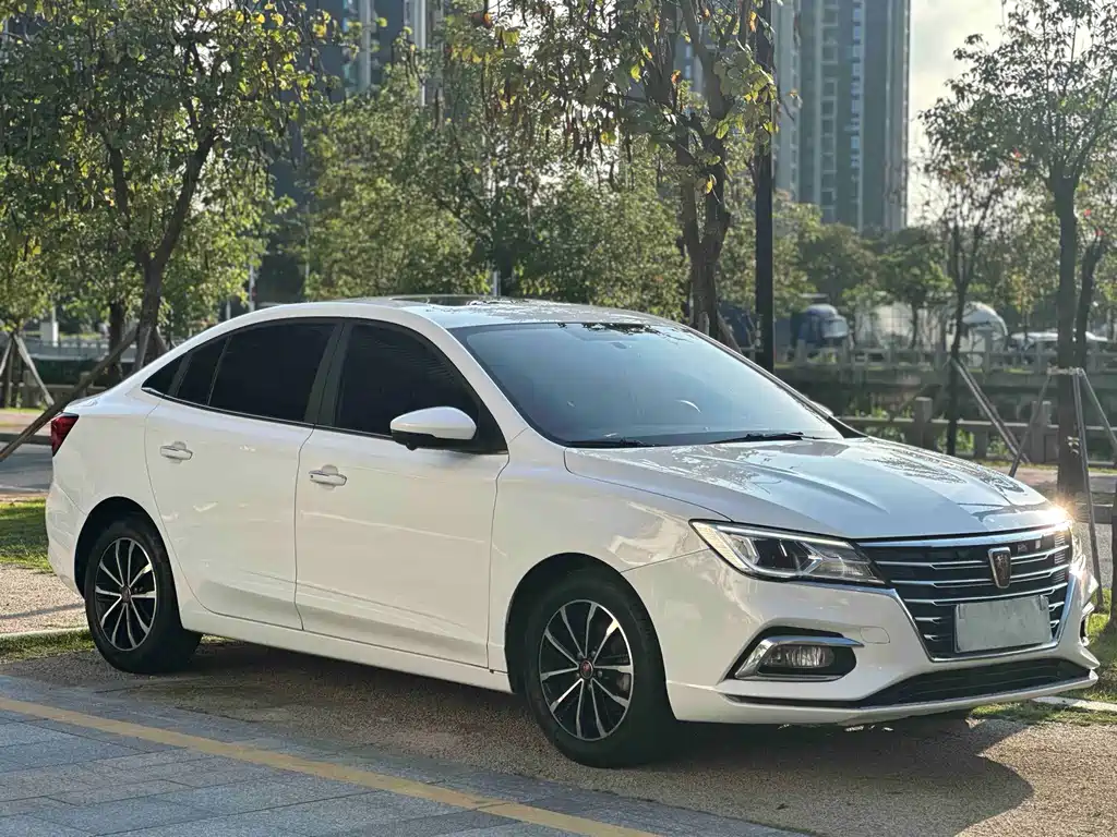Roewe i5 1.5 L Auto 4 G Connected Leading Luxury Flagship