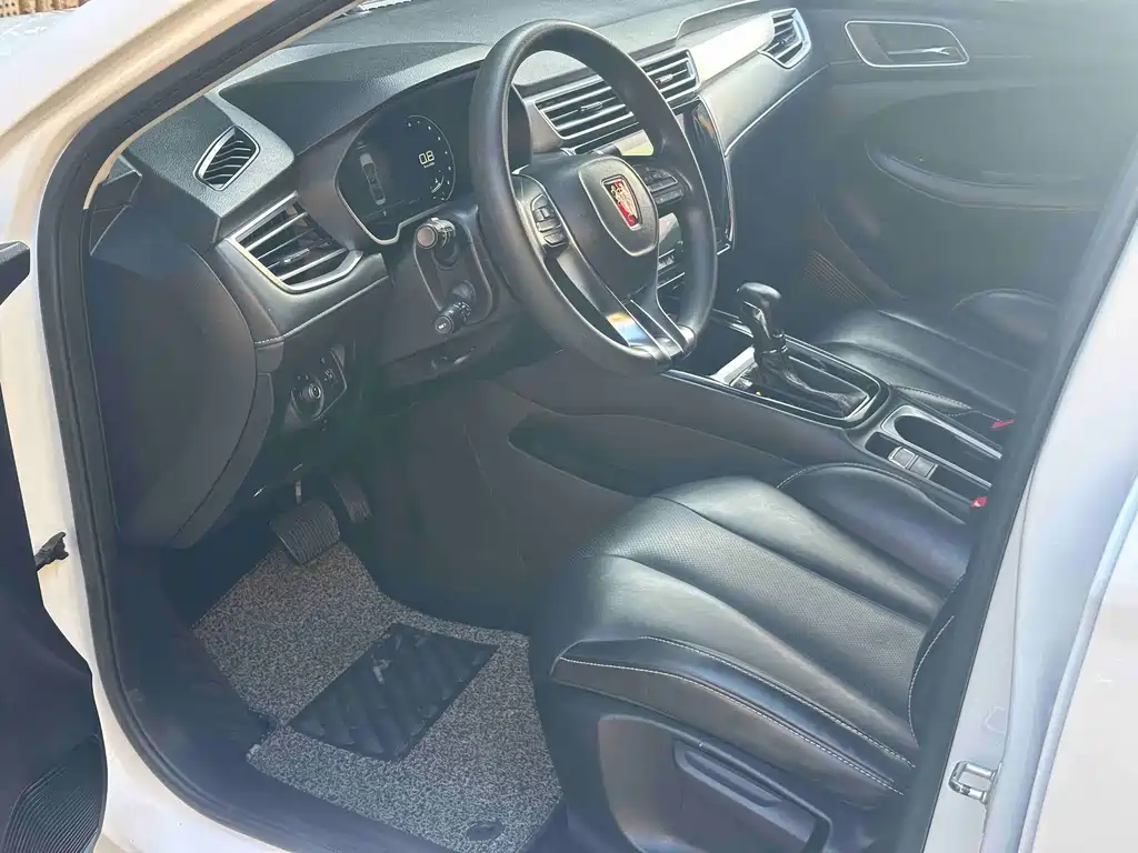 Roewe i5 1.5 L Auto 4 G Connected Leading Luxury Flagship