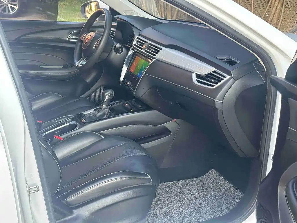 Roewe i5 1.5 L Auto 4 G Connected Leading Luxury Flagship