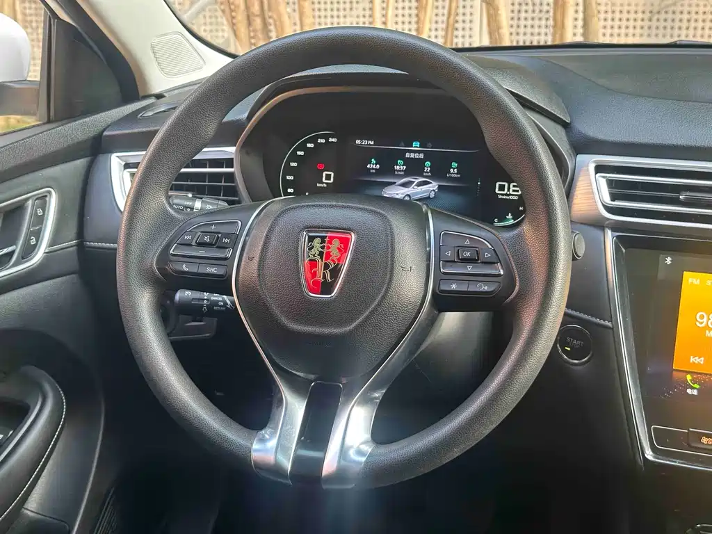 Roewe i5 1.5 L Auto 4 G Connected Leading Luxury Flagship