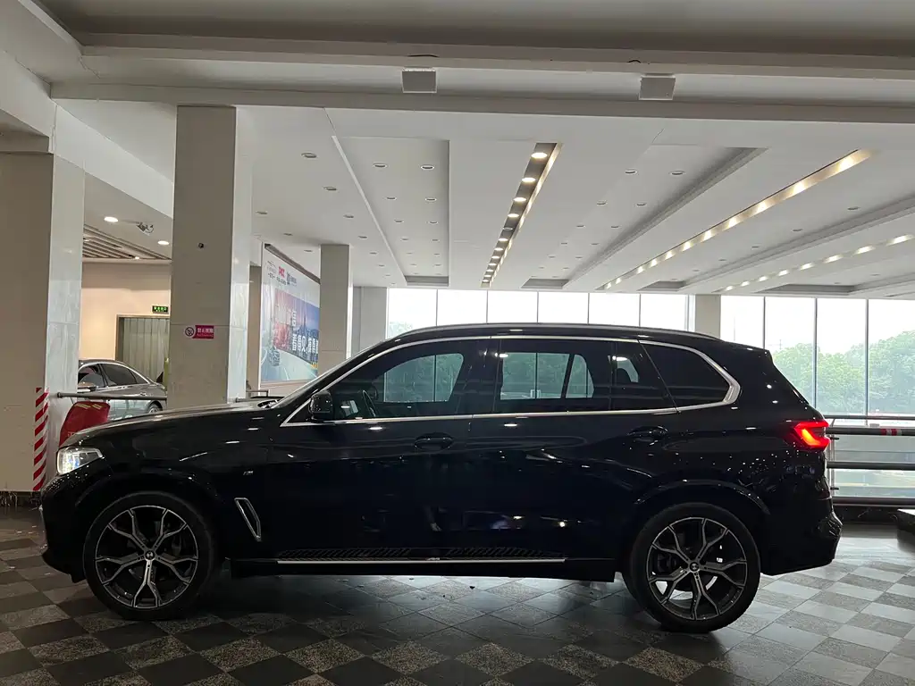BMW X5 Facelift xDrive 40 Li M Sport Package