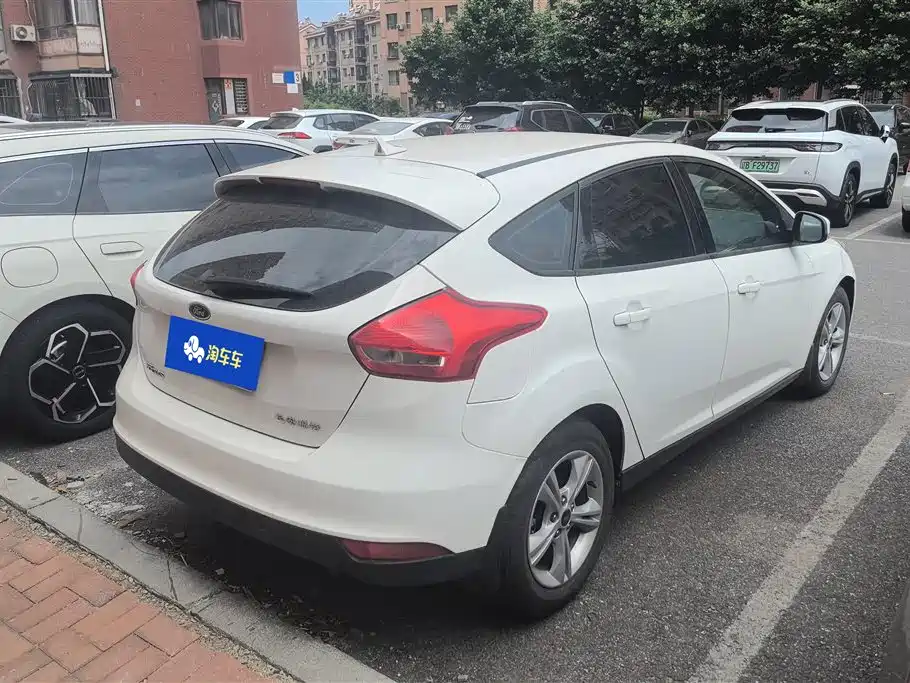 Focus 福克斯 2018款 两厢经典 1.6 L 手动舒适型智行版