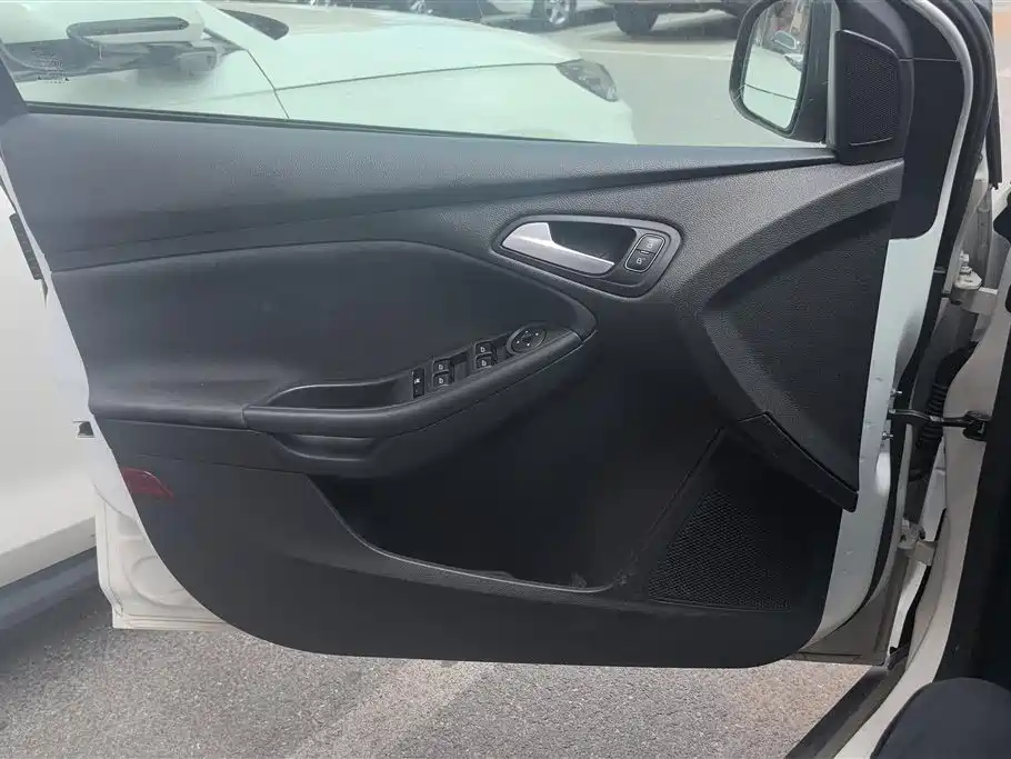 Focus 福克斯 2018款 两厢经典 1.6 L 手动舒适型智行版