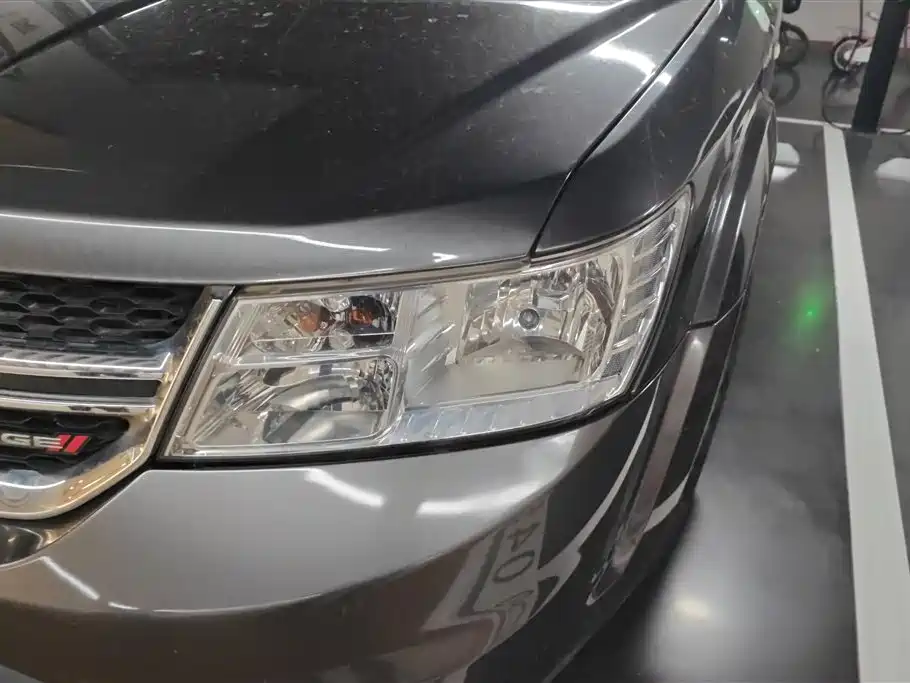 Journey 2.4 L 2 WD Premium Style