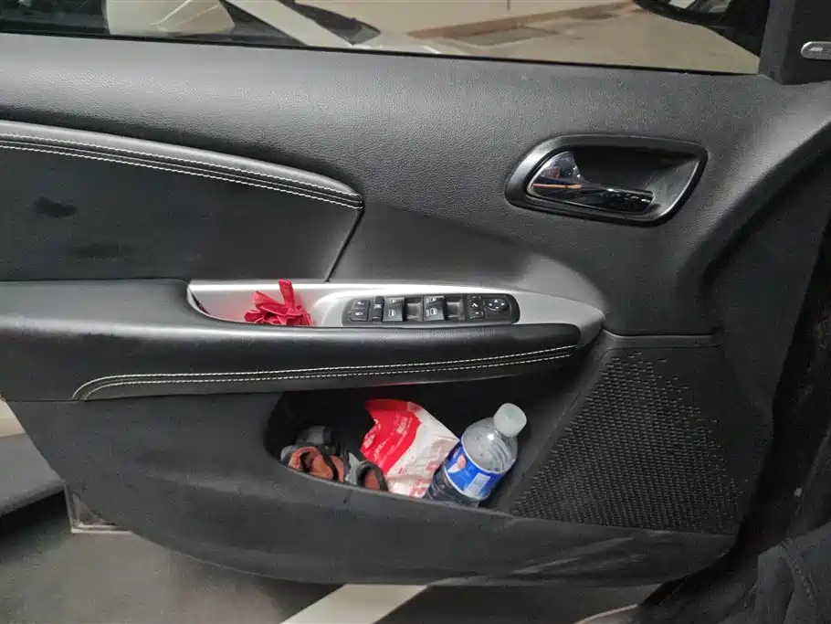 Journey 2.4 L 2 WD Premium Style