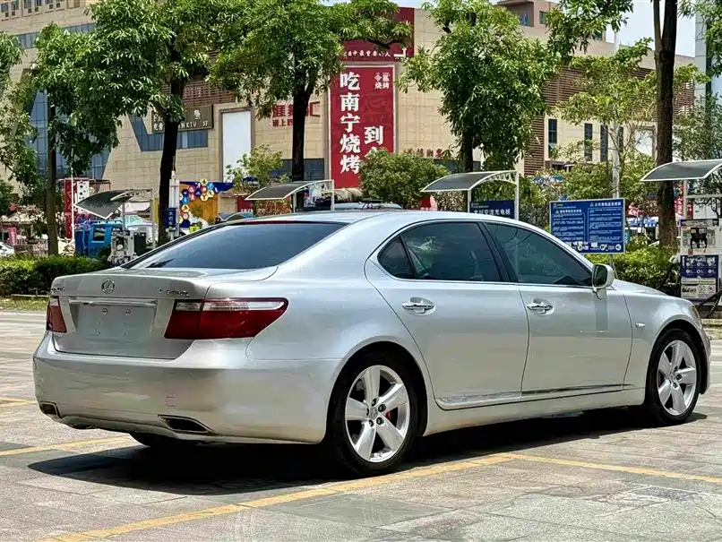 Lexus LS 460 L Distinguished