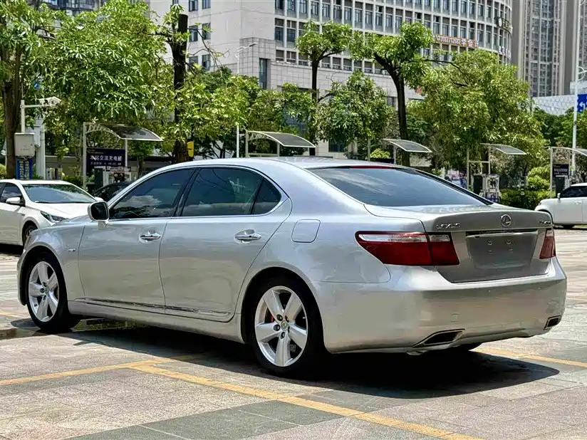 Lexus LS 460 L Distinguished