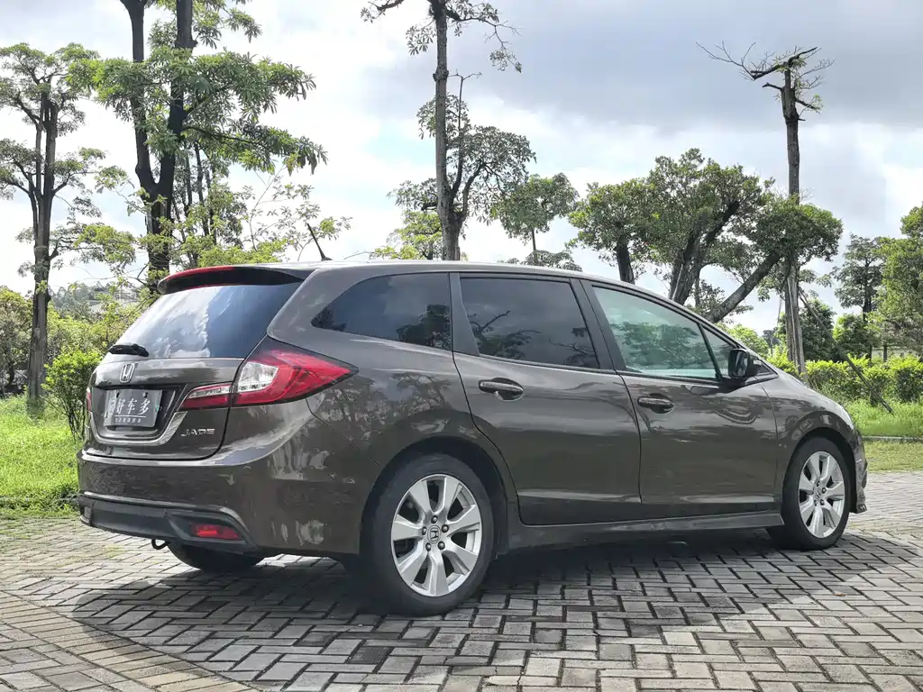 Jade 1.8 L Auto Comfort 5-seat