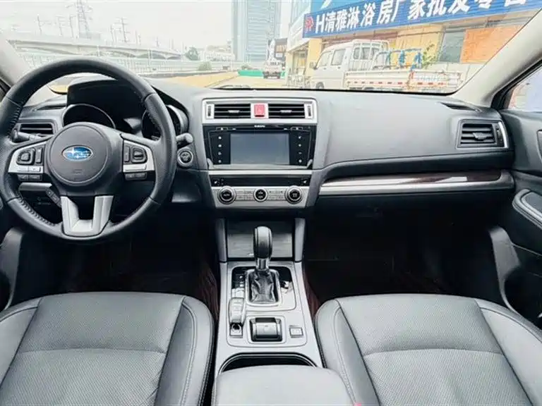 Outback 2.5 i Luxury Navigation